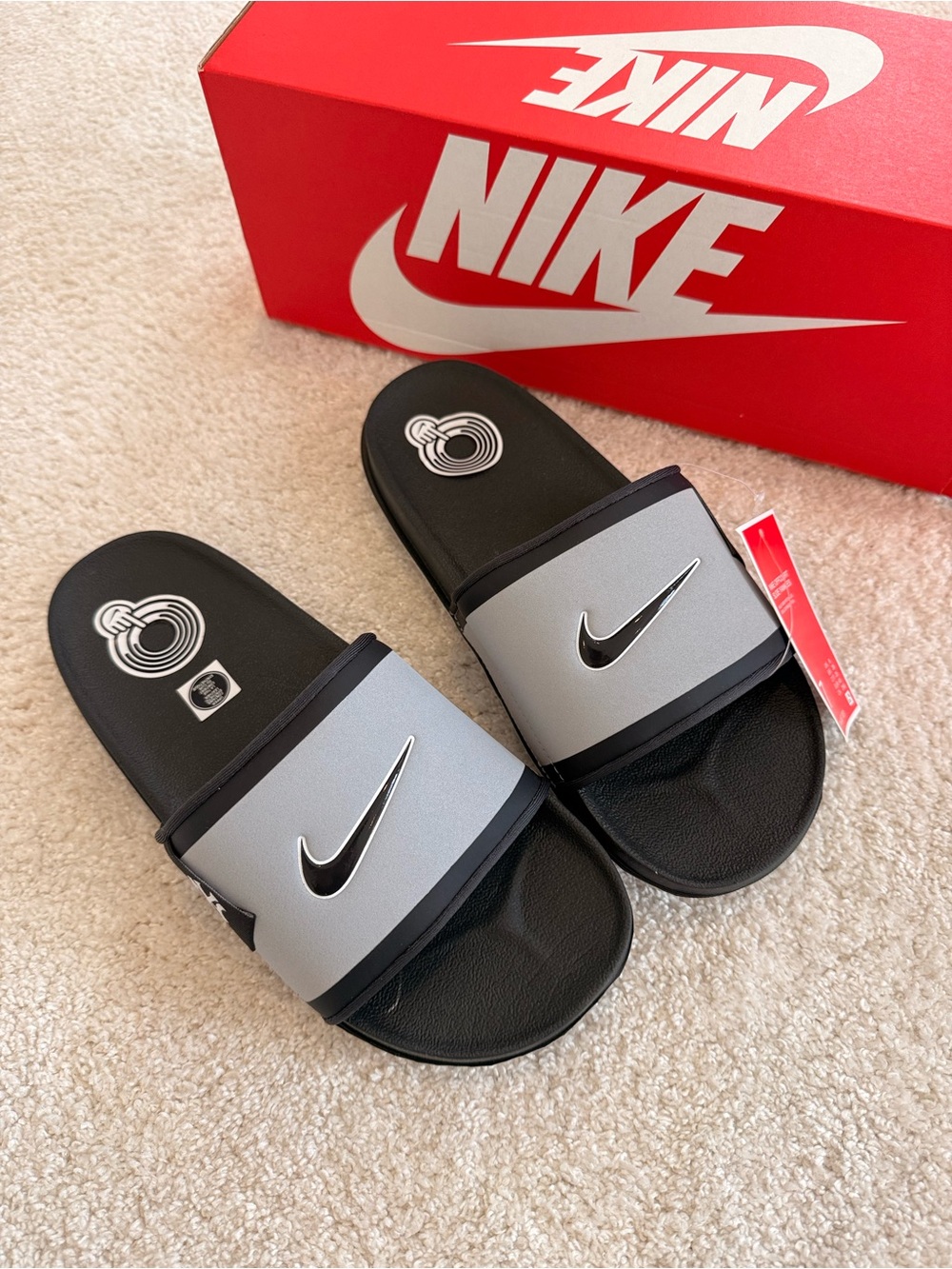 NIKE YANKEES SLIDES